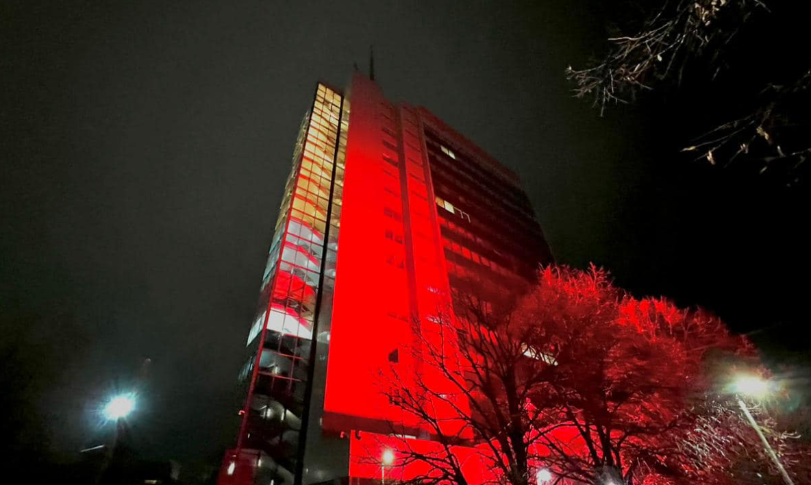 111 vjetori i shtetit shqiptar: Ndërtesa e Qeverisë ndriçohet në të kuqe